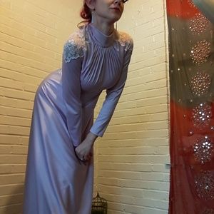 VTG 1970s Lilac Cold Shoulder Dress. Lace cut gown